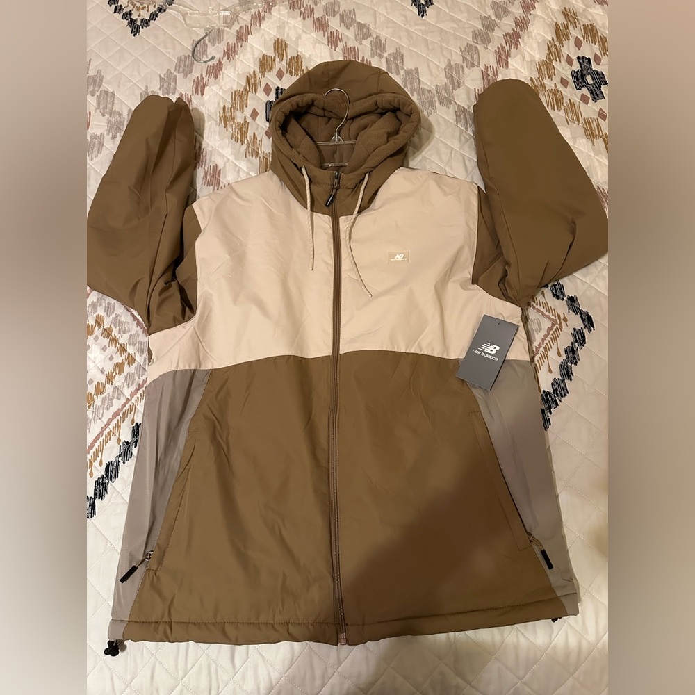 New Balance Men's Hooded Puffer Jacket - Cream and Tan. Size‎ Medium. NWT.